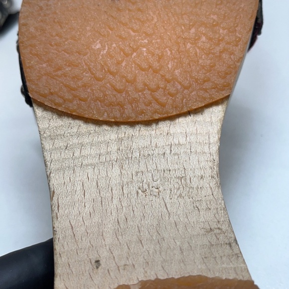 Burberry Sandal - Picture 8 of 9